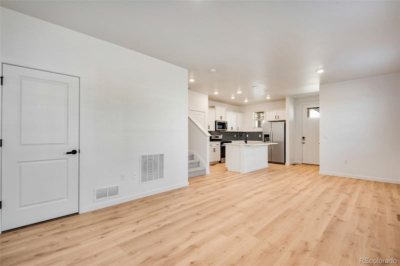 22265 6th Ave, Aurora, CO 80018