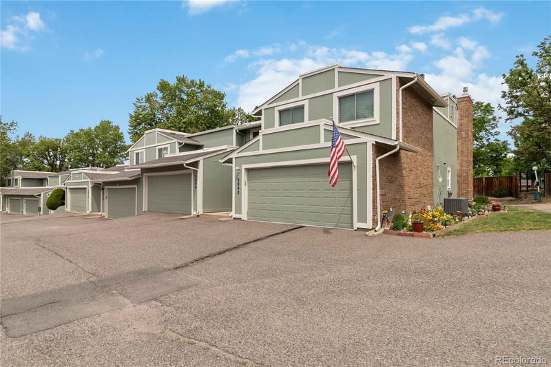 3040 Macon Cir, Aurora, CO 80014