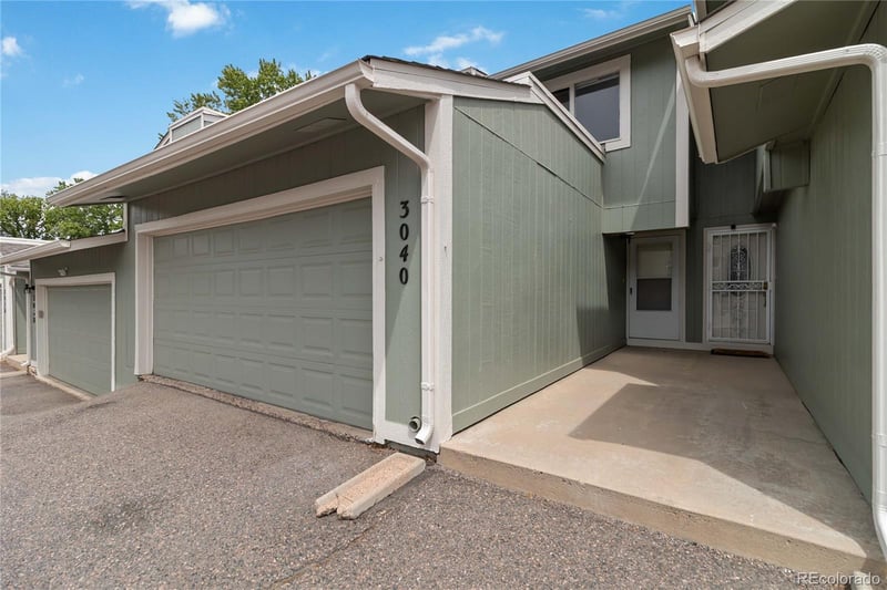 3040 Macon Cir, Aurora, CO 80014