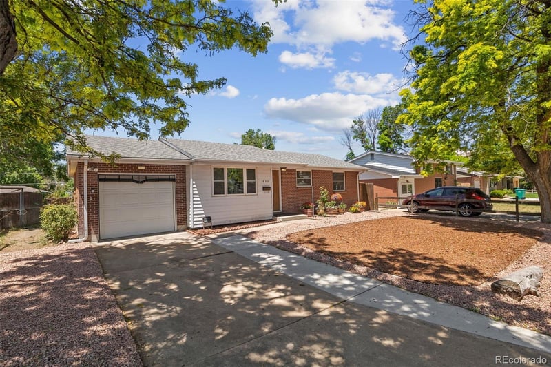 933 Jamaica St, Aurora, CO 80012
