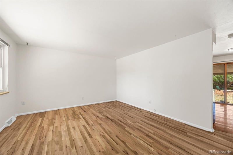933 Jamaica St, Aurora, CO 80012