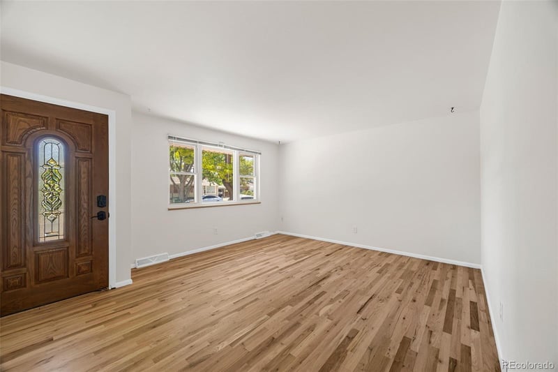 933 Jamaica St, Aurora, CO 80012