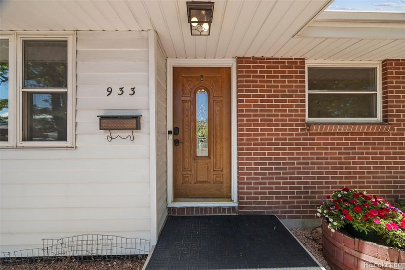 933 Jamaica St, Aurora, CO 80012