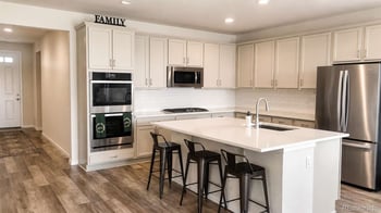 7768 S Old Hammer Way, Aurora, CO 80016