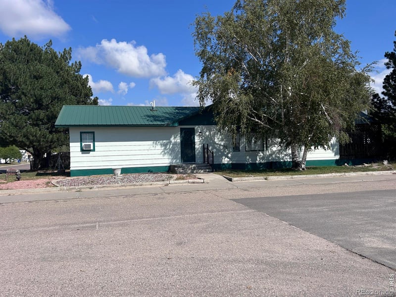 114 Linden Dr, Log Lane Village, CO 80705