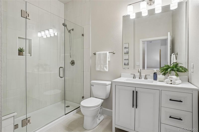 5677 S Park Pl #B204, Englewood, CO 80111