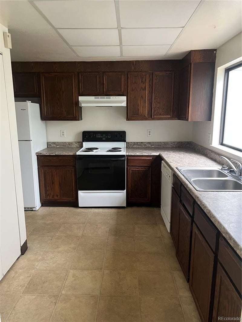 2458 Victor St #E, Aurora, CO 80014