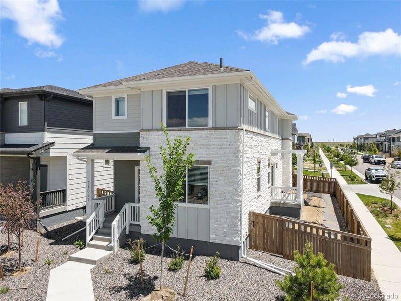 21051 63rd Dr, Aurora, CO 80019
