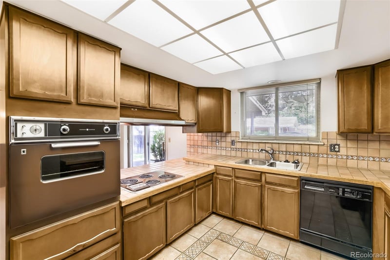 2190 S Flower St, Lakewood, CO 80227