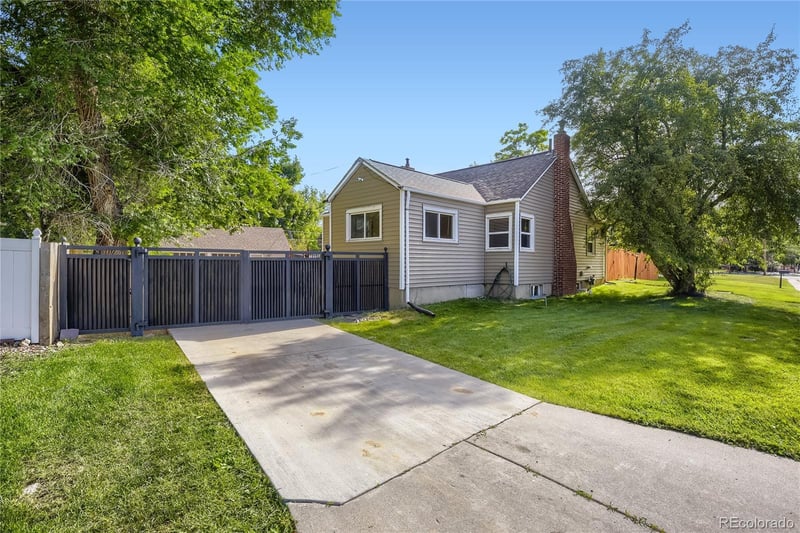 7050 5th Ave, Lakewood, CO 80226
