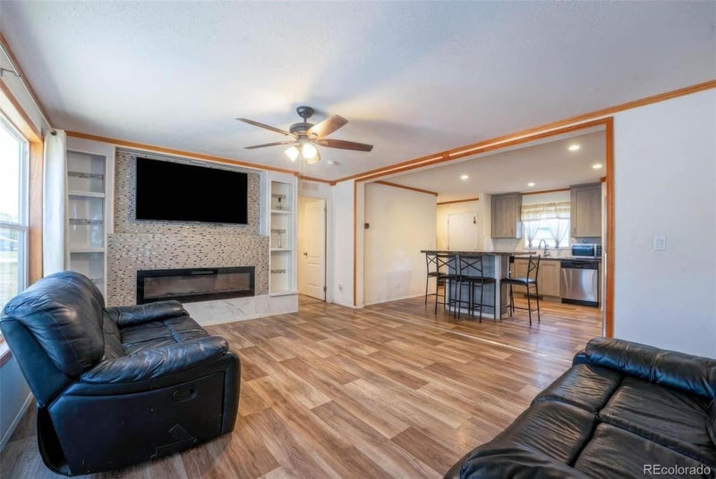 1828 Pitkin St, Aurora, CO 80011