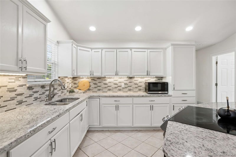 993 Oakland Ct, Aurora, CO 80012