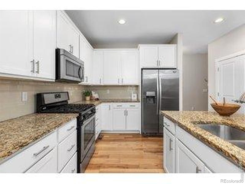 653 Grandview Mdws Dr, Longmont, CO 80503