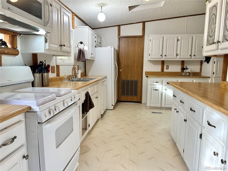 45 La Abu Trl, Florissant, CO 80816