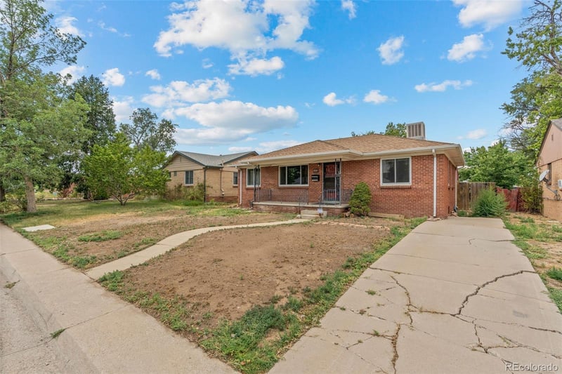 2351 Jamaica St, Aurora, CO 80010