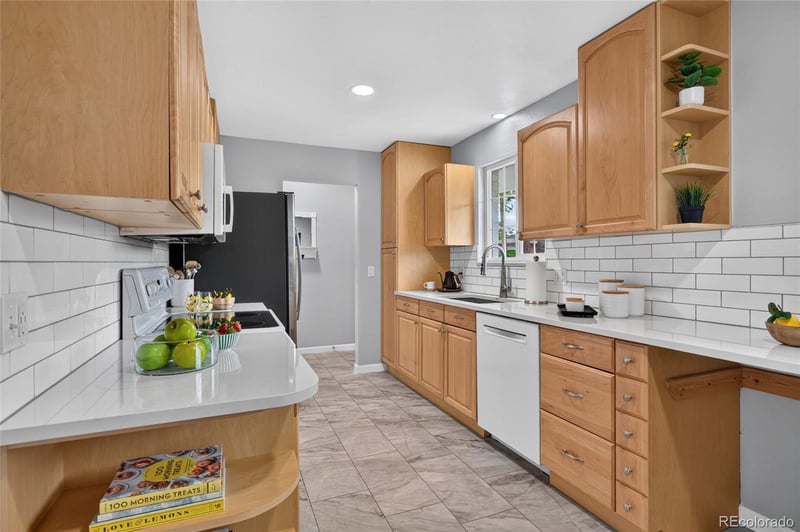 7650 S Kit Carson Dr, Centennial, CO 80122
