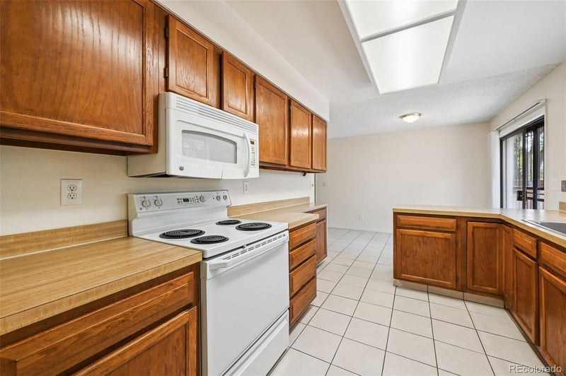 82 S Eagle Cir, Aurora, CO 80012