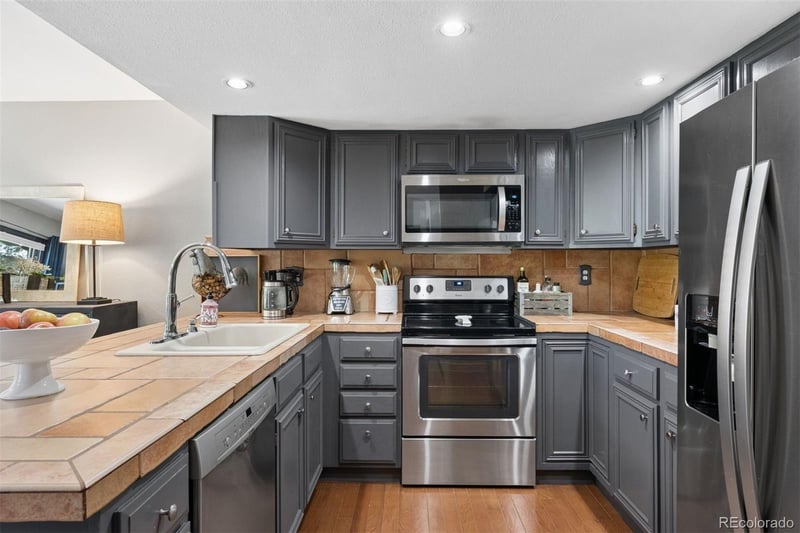28 Woodbridge Dr, Colorado Springs, CO 80906