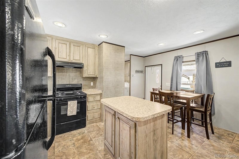 8201 S Santa Fe Dr Lot 184, Littleton, CO 80120