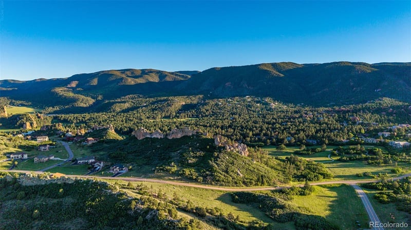 5814 Country Club Dr, Larkspur, CO 80118