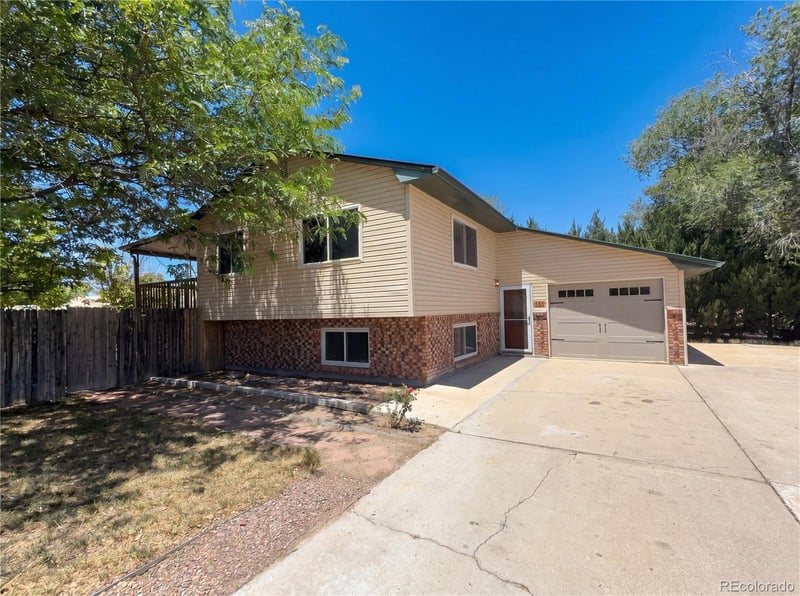 301 4th St, La Junta, CO 81077