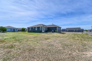 525 Foxtail Dr, Hudson, CO 80642