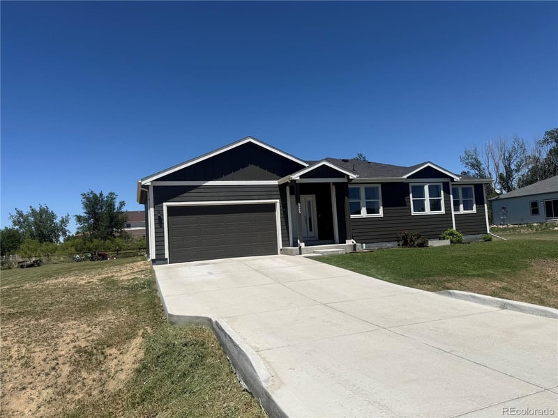 525 Foxtail Dr, Hudson, CO 80642