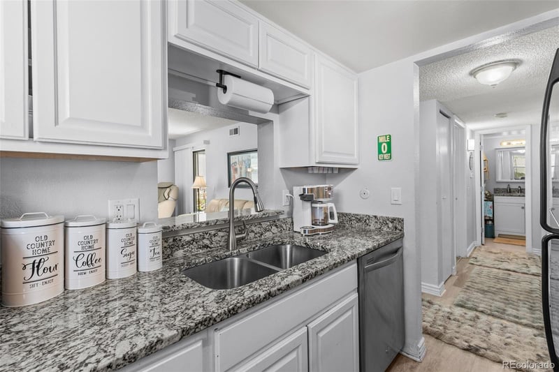 9867 Peakview Ave #E1, Englewood, CO 80111