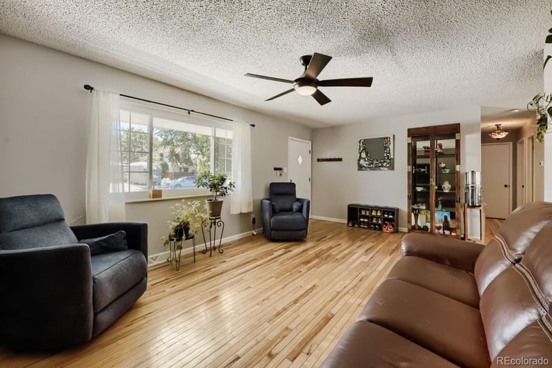 4 Seattle Ln, Longmont, CO 80501