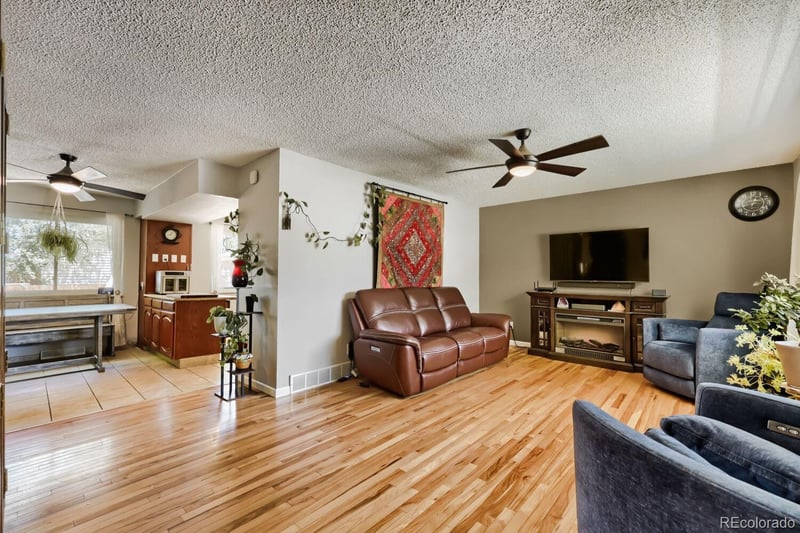 4 Seattle Ln, Longmont, CO 80501