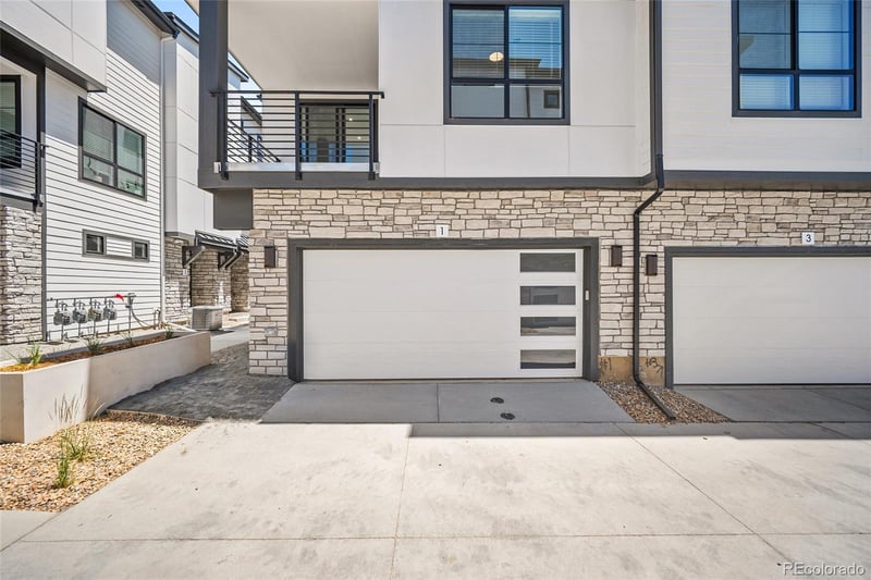 2060 S Holly St #1, Denver, CO 80222