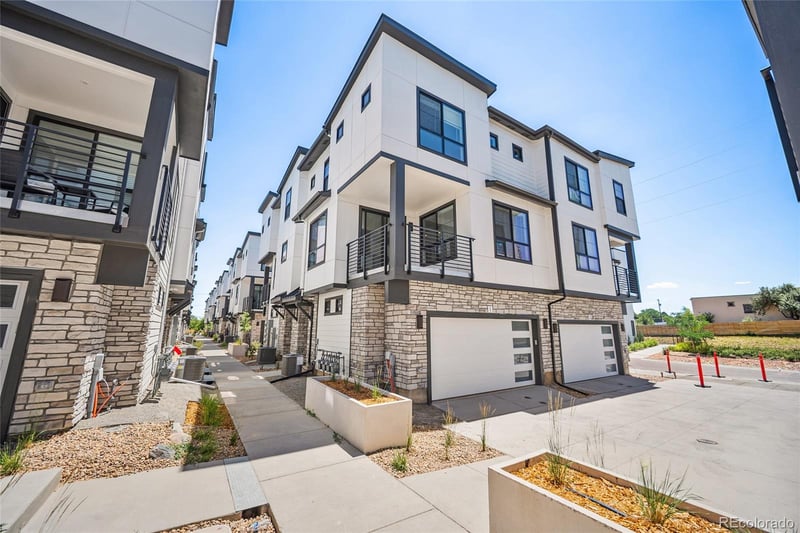 2060 S Holly St #1, Denver, CO 80222
