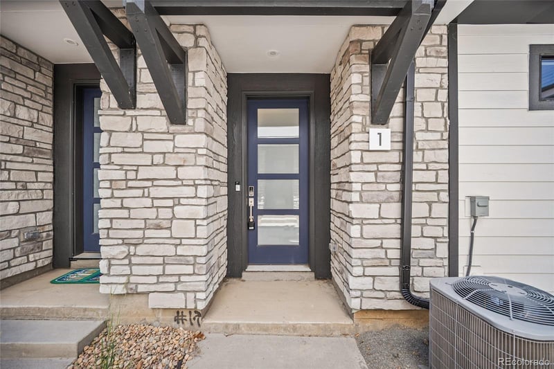 2060 S Holly St #1, Denver, CO 80222