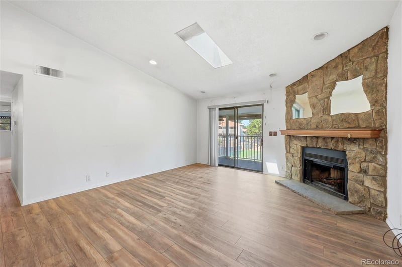 907 Yampa St #208, Aurora, CO 80017