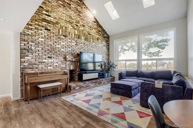 1435 Irish Ln, Littleton, CO 80122