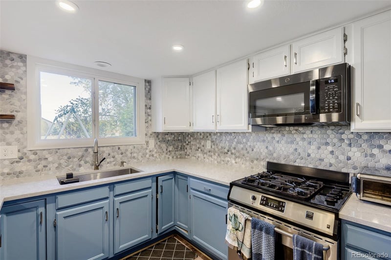 1435 Irish Ln, Littleton, CO 80122