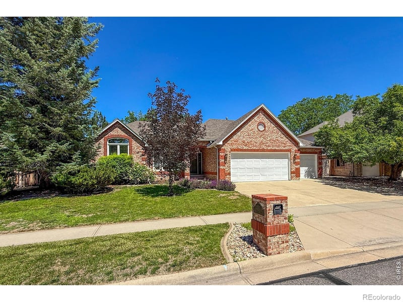 2010 Emerald Dr, Longmont, CO 80504