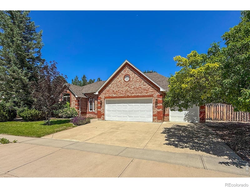 2010 Emerald Dr, Longmont, CO 80504