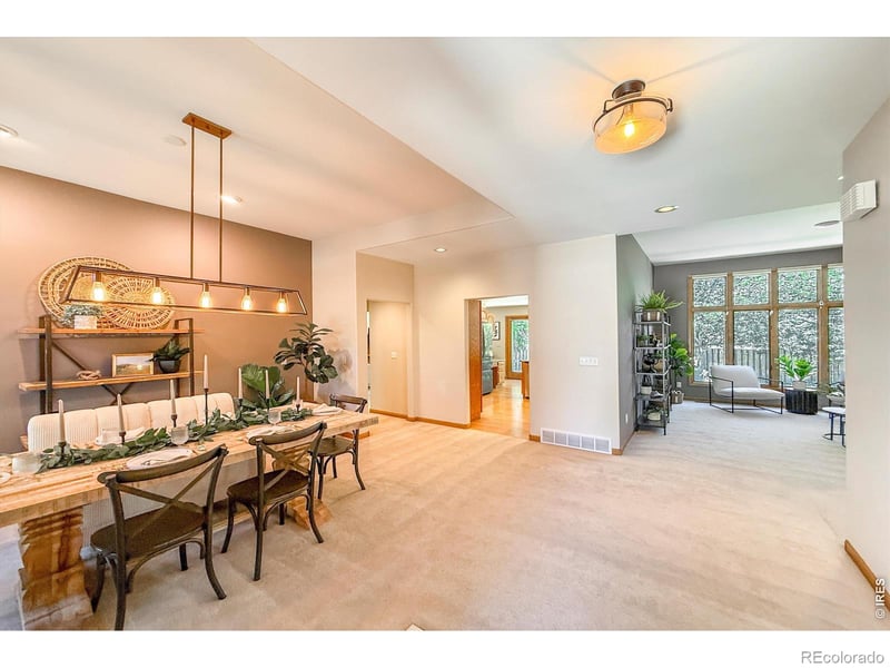 2010 Emerald Dr, Longmont, CO 80504