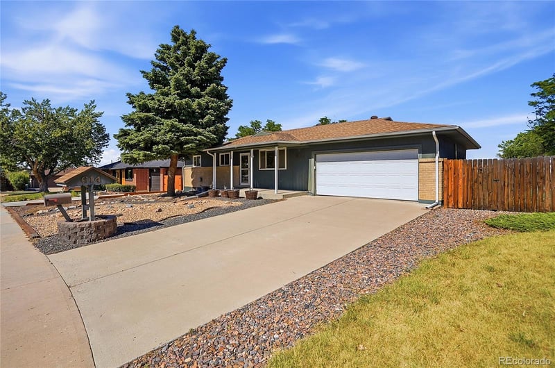 614 Worchester St, Aurora, CO 80012