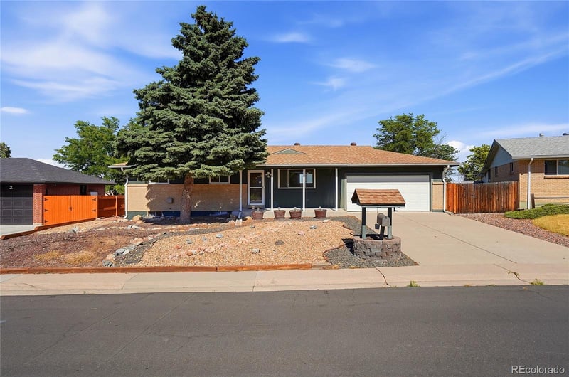 614 Worchester St, Aurora, CO 80012