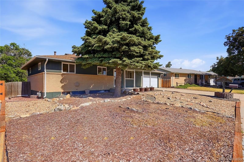 614 Worchester St, Aurora, CO 80012