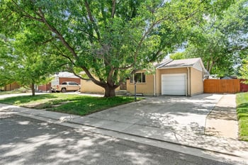 6421 Iris Ct, Arvada, CO 80004