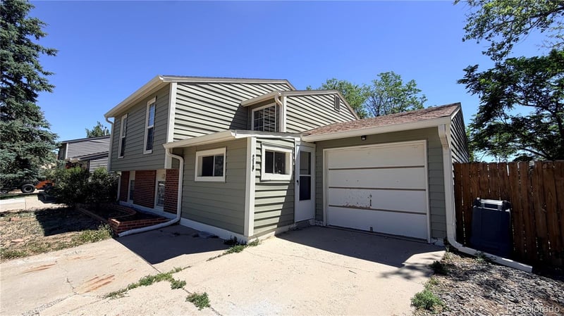218 Madison Dr, Bennett, CO 80102