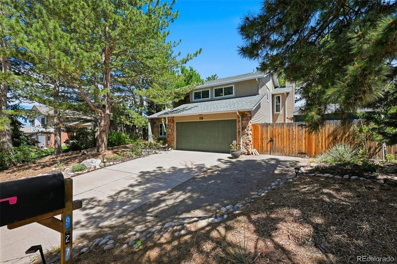 927 Oakwood Dr, Castle Rock, CO 80104