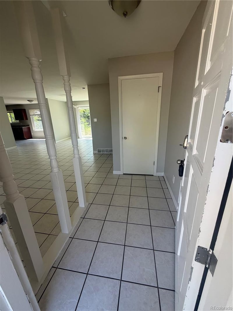 1006 Macon St, Aurora, CO 80012