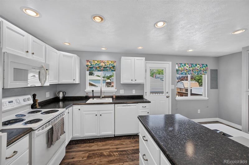 9605 Damon Dr, Denver, CO 80260