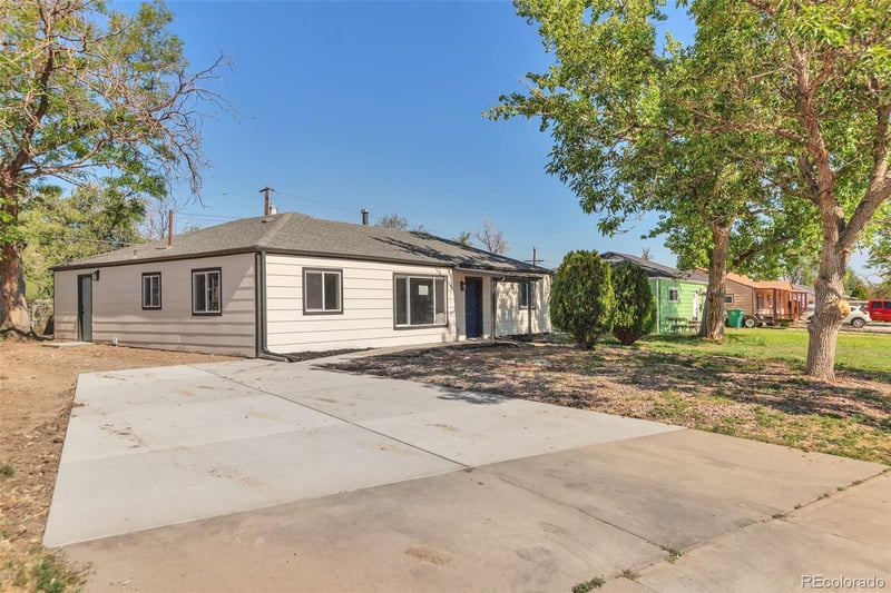 815 Zion St, Aurora, CO 80011