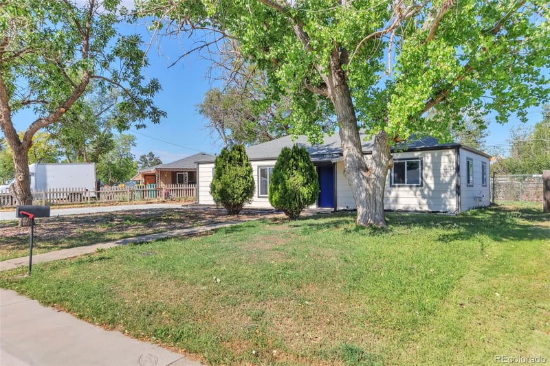 815 Zion St, Aurora, CO 80011