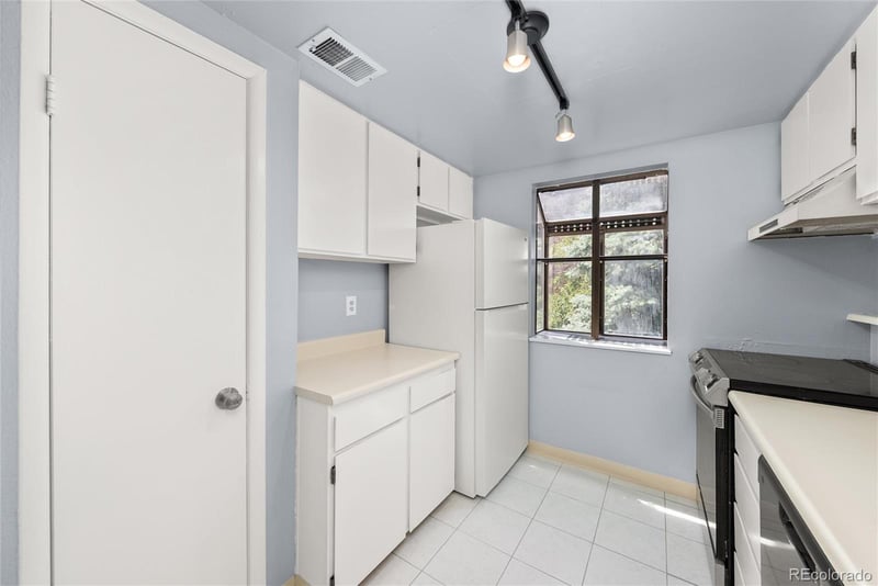 3083 Ursula Cir #201, Aurora, CO 80014